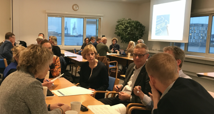 Styregruppen og Fagligt Udvalg for DCCC drøfter barrierer på kræftområdet på deres fælles temadag i november 2017